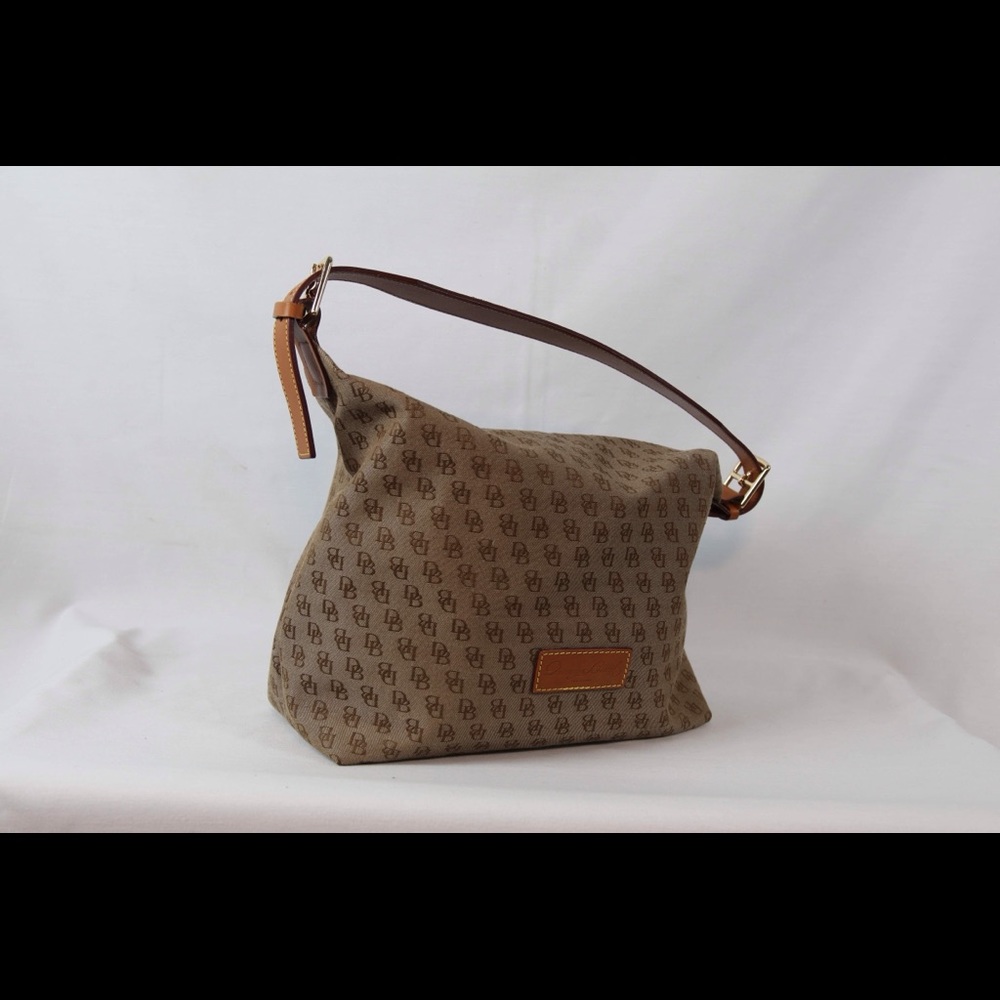 NWOT Dooney and Bourke Classic Shoulder Bag